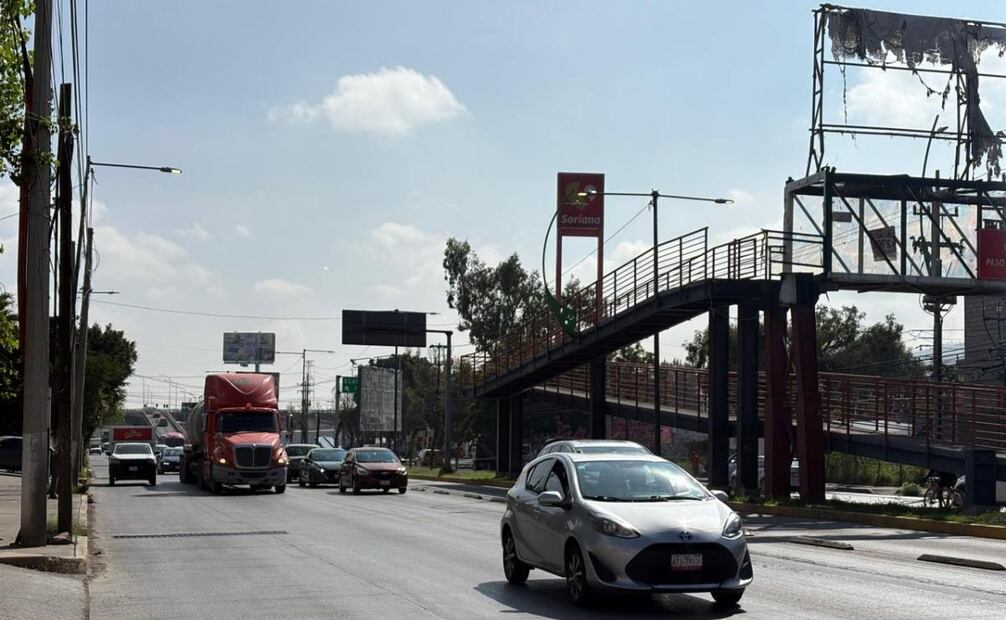 Ayuntamiento de Tultitlán anuncia cierre de la Vía José López Portillo por retiro de puente dañado.
Foto: Arturo Contreras