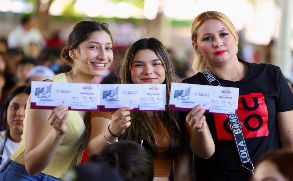 Transportistas marchan por la paz y justicia tras el asesinato del alcalde de Uruapan. Foto: Especial