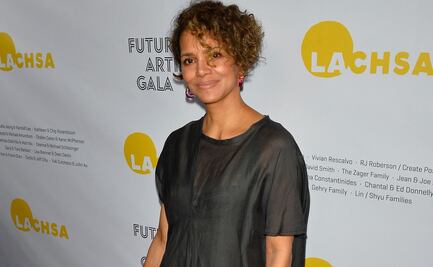 Halle Berry se quita la ropa para tomar vino y lo presume en redes
