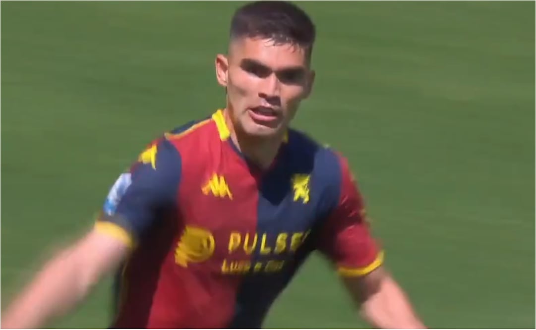 FOTO: ESPECIAL - Johan Vásquez marca ante Milan de Santi Giménez