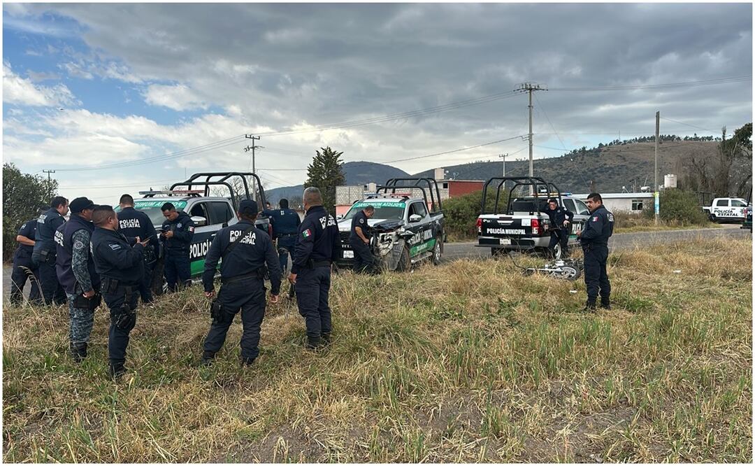 El hombre de 23 años, se impactó contra la patrulla 4462, por lo que los policías solicitaron apoyo médico para el sospechoso (10/01/2025). Foto: Especial