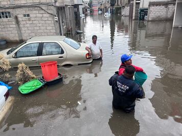 VIDEO Gobierno municipal de Cuautitlán reconoce estar rebasado por la emergencia a causa de inundación en colonia Rancho San Blas