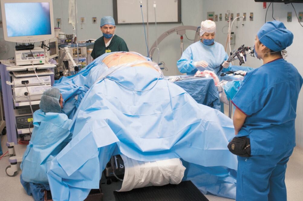 En México, 4 de cada 10 jóvenes son obesos, de los cuales 97% no responden a tratamientos tradicionales, como cambio de dieta (ARCHIVO EL UNIVERSAL)