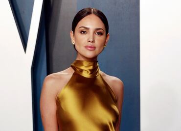 Eiza González, con vestido dorado en la fiesta de Vanity Fair