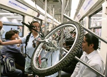 Tribunal avala viajar a diario en  Metro con bicis plegables