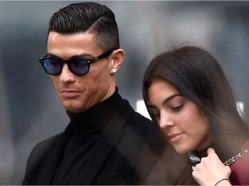 Cristiano Ronaldo agradece a la afición del Liverpool el apoyo tras la muerte de su hijo