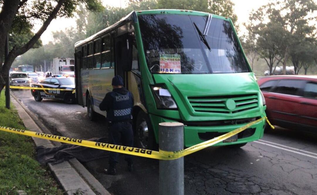 Balean a asaltante en microbús de Iztapalapa; esposa dice que vendía dulces