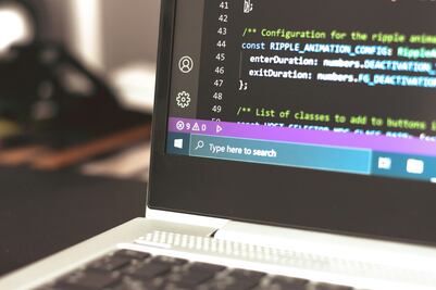 Razones económicas, principales causas de hackeos en 2024; solo 4% lo hacen por espiar: Google