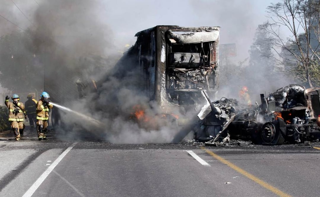 Decenas de vehículos fueron quemados en diferentes municipios por integrantes del Cártel Jalisco Nueva Generación, tras la aprehensión de su líder, Nemesio Oseguera Cervantes, en 2012. (Foto: Archivo / EL UNIVERSAL)