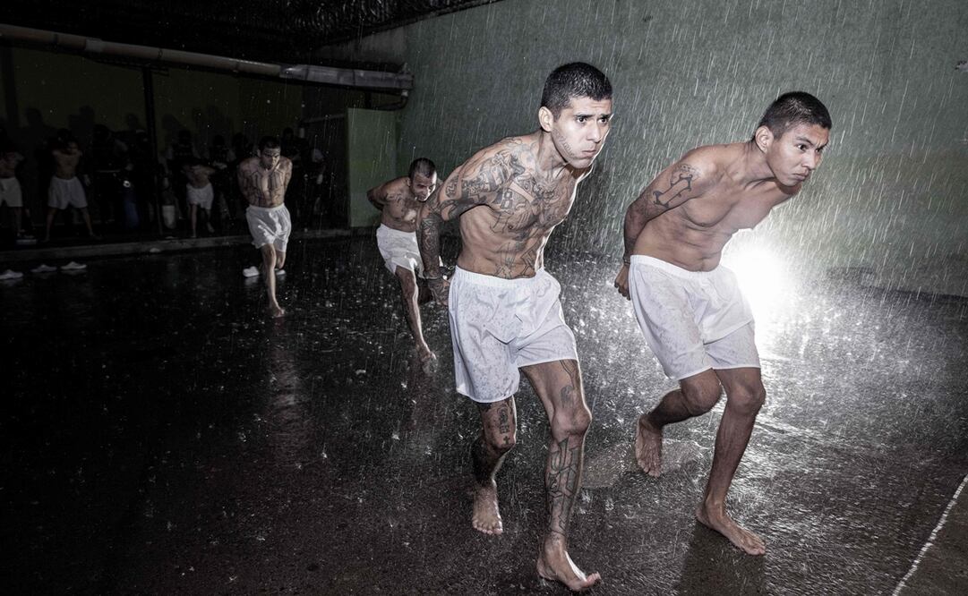 El régimen de excepción, con el cual han sido detenidos más de 80 mil supuestos pandilleros, fue decretado por el Congreso a petición de Bukele como respuesta a una escalada de violencia que cobró la vida de 87 personas. Foto: AFP