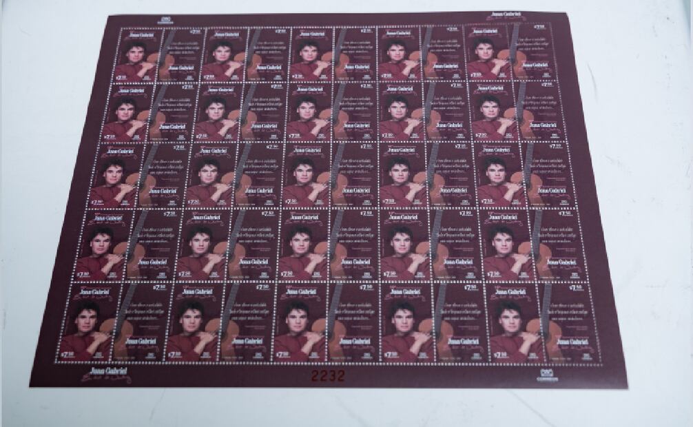 Objetos conmemorativos del cantante Juan Gabriel. Foto Hugo Salvador/ El Universal