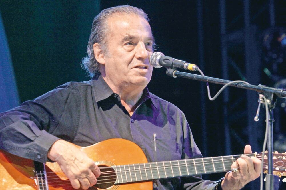 En El canto prohibido del México 68, a 50 años participa el cantante Óscar Chávez. Foto: ARCHIVO EL UNIVERSAL
