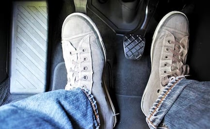 Por qué se pone duro el embrague del auto