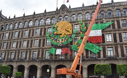 Inicia montaje del alumbrado decorativo por mes patrio en el Centro Histórico