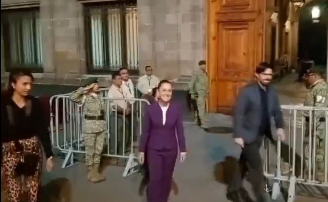 La presidenta Claudia Sheinbaum salió caminando de Palacio Nacional para reunirse en el Museo del Antiguo Arzobispado con la gobernadora del Edomex, Delfina Gómez. Foto: Captura de Pantalla