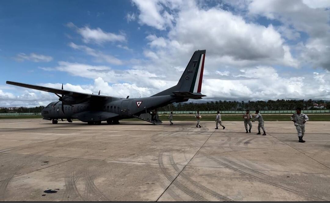 Ejército y Guardia Nacional entregan despensas a comunidades afectadas por John en Guerrero. Foto: Guardia Nacional