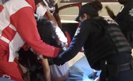 Mujer policía asiste a joven en labor de parto que no llegó al hospital en Monterrey