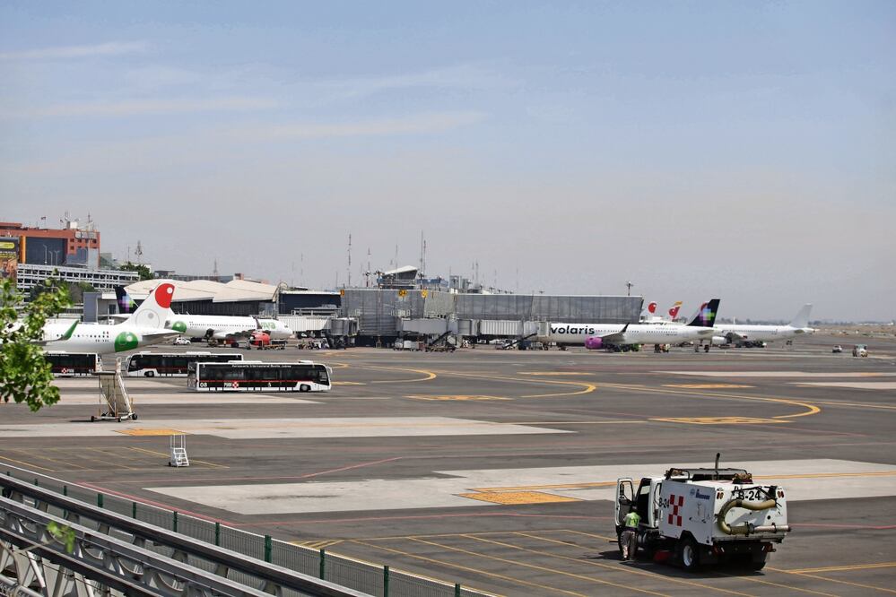 La terminal aeroportuaria capitalina precisó que dicha aeronave, con 174 pasajeros a bordo, desalojó la pista y se estacionó en calle de rodaje" F". Foto: Archivo/ EL UNIVERSAL