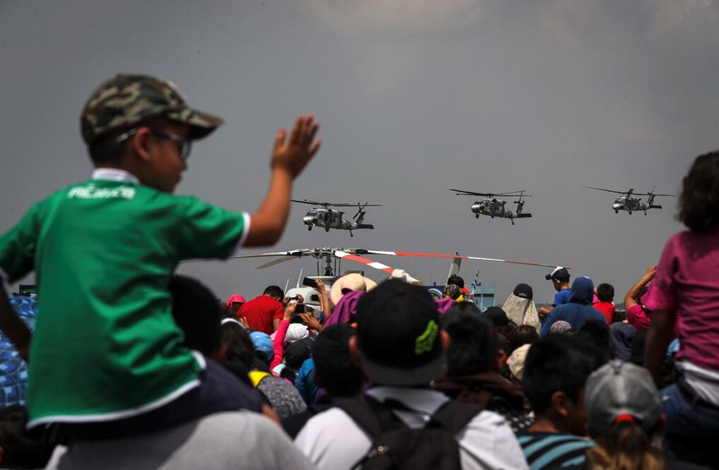 “La población puede estar segura de que estamos preparados ya sea para una situación de seguridad interna o externa, para un desastre natural o una exhibición”, afirmó el piloto aviador de la Fuerza Aérea Mexicana, Esdras Hernández López. 