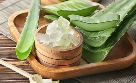 Aprende a hacer gel de aloe vera casero, el mejor para tus rizos 