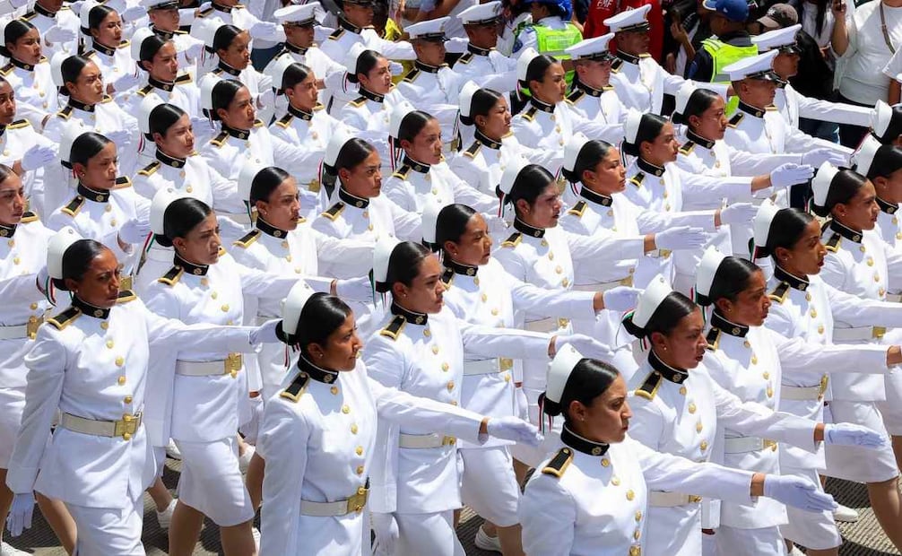 Desfile conmemorativo por el Grito de Independencia: Contingente de la Escuela Militar de Enfermería (16/09/2026). Foto: Osmar Alvarado / EL UNIVERSAL