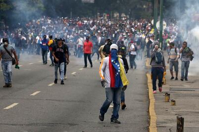 Multitud ataca a Maduro; suben a 3 los muertos en protestas en Venezuela