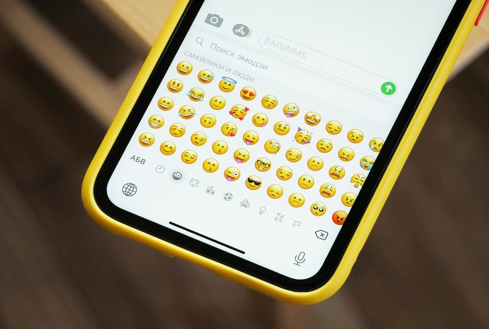 Aprende a usar el emoji mundialista de WhatsApp. Foto: Unsplash