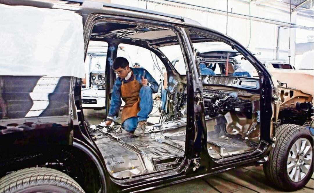 Vehicle plating workshop - Photo: File Photo/EL UNIVERSAL