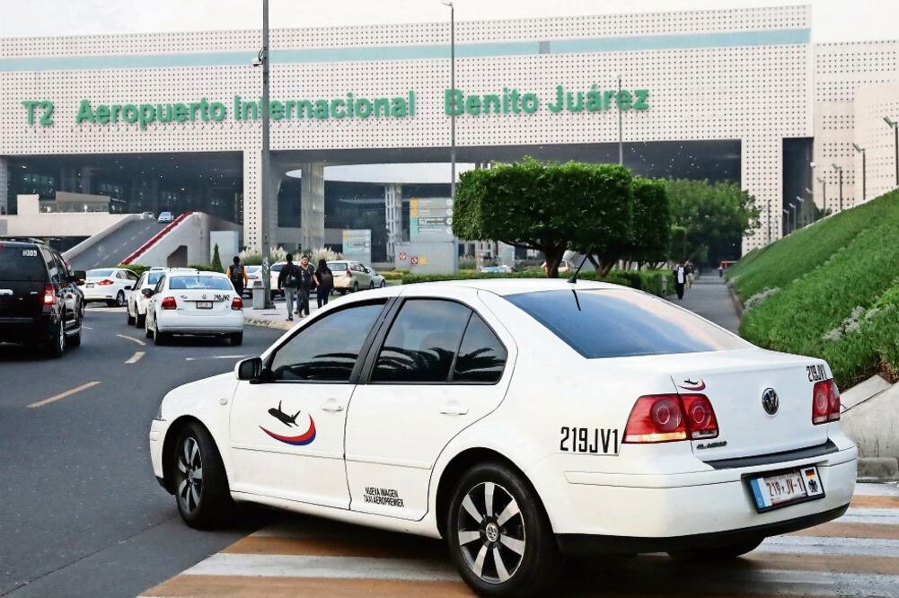 La Cofece asegura que la asignación de los nuevos contratos de acceso a prestadores de servicios de taxi deberá hacerse por concurso o licitación (ARIEL OJEDA. EL UNIVERSAL)