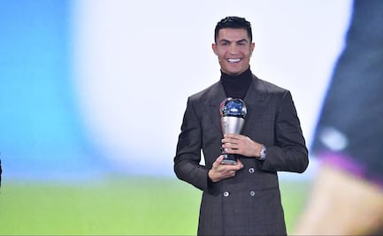 Cristiano Ronaldo recibió premio especial en The Best por récord de goles en selección