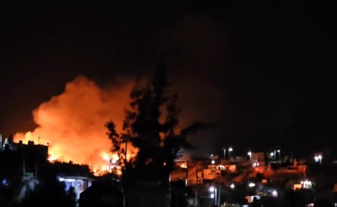 Fuera de control incendio en basurero de Santa María Atzompa, Oaxaca; al menos 20 familias afectadas. Tomada de video