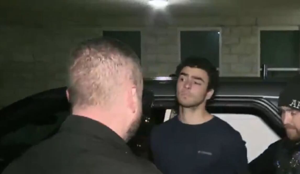 “Nuestra familia está conmocionada y devastada por la detención de Luigi”, dijo la familia de Mangione en un comunicado publicado en las redes sociales a última hora del lunes por su primo Nino. Foto: Especial