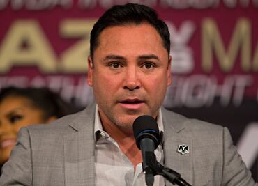 De la Hoya defiende la victoria del Canelo