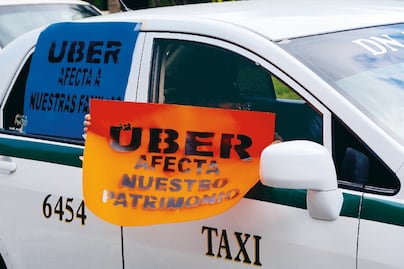 Suspende actividades Uber en Cancún; taxistas celebran