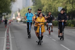 Multa de hasta 2,350 pesos a scooters por no cumplir con estos requisitos 