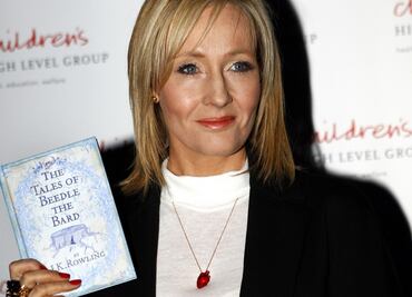 "Tú eres la siguiente", amenazan a J.K. Rowling, tras muestra de apoyo a Salman Rushdie