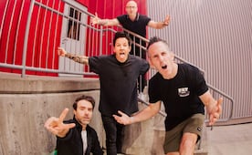 Simple Plan conquista el Vans Warped Tour; fans corean cada canción y suben al escenario  