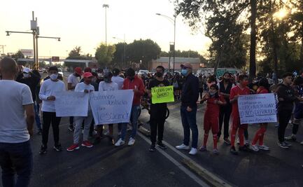 "Pamboleros" protestan en deportivo por su compañero Alessandro, el niño hallado en maleta