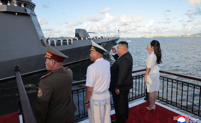 Kim Jong-un promete dotar a la Marina de armas nucleares; sistemas norcoreanos deben prepararse "para la guerra", afirma