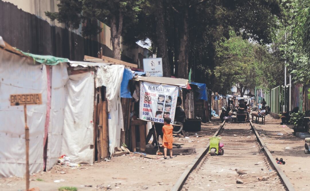 El Gobierno capitalino continúa con el trabajo para convencer a la gente del campamento de Vallejo para que se vaya a albergues, expuso César Cravioto. ARCHIVO EL UNIVERSAL