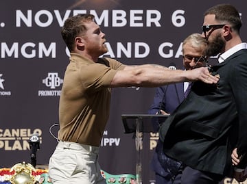 Canelo Álvarez recibió insultos sobre su madre, la razón de la agresión a Caleb Plant