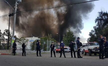 Se registra fuerte incendio en fábrica de plásticos en Morelia