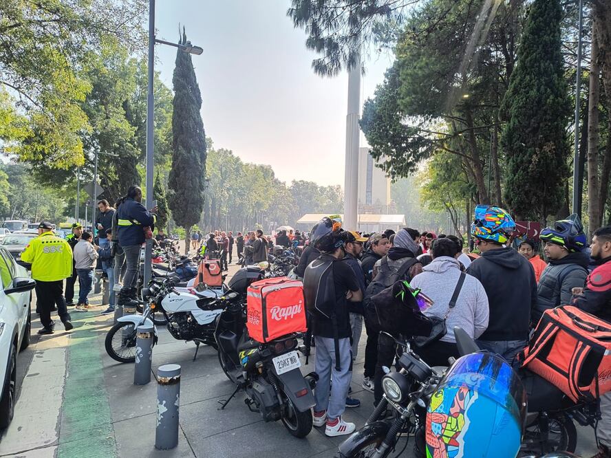 Un centenar de motocicletas tomaron ruta a las oficinas de la Secretaría del Trabajo y Previsión Social para exigir ser escuchados. Foto: Juan Carlos Williams