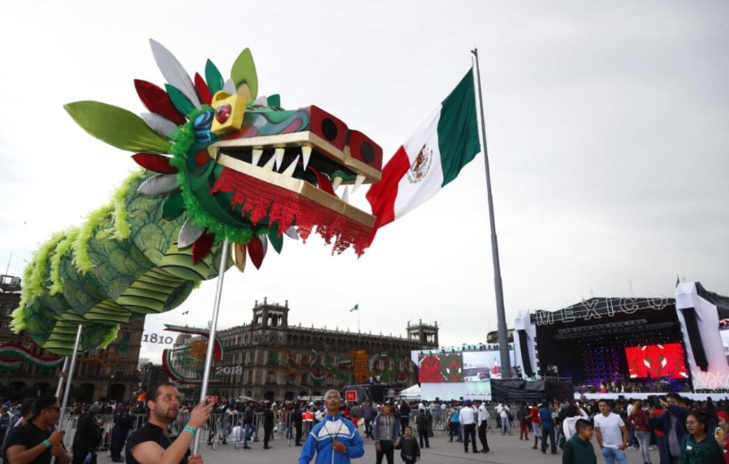 Gente acude al Grito de Independencia. Foto: Yadín Xolalpa/EL UNIVERSAL