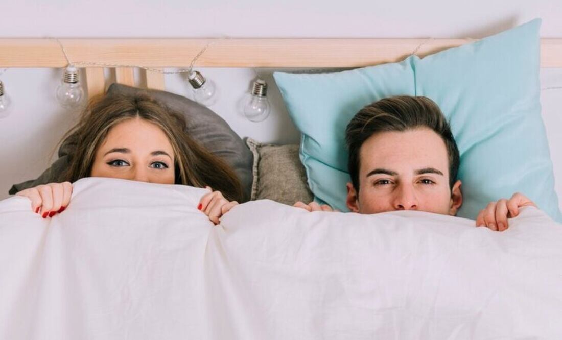 Dormir con el método escandinavo. Fuente: Freepik