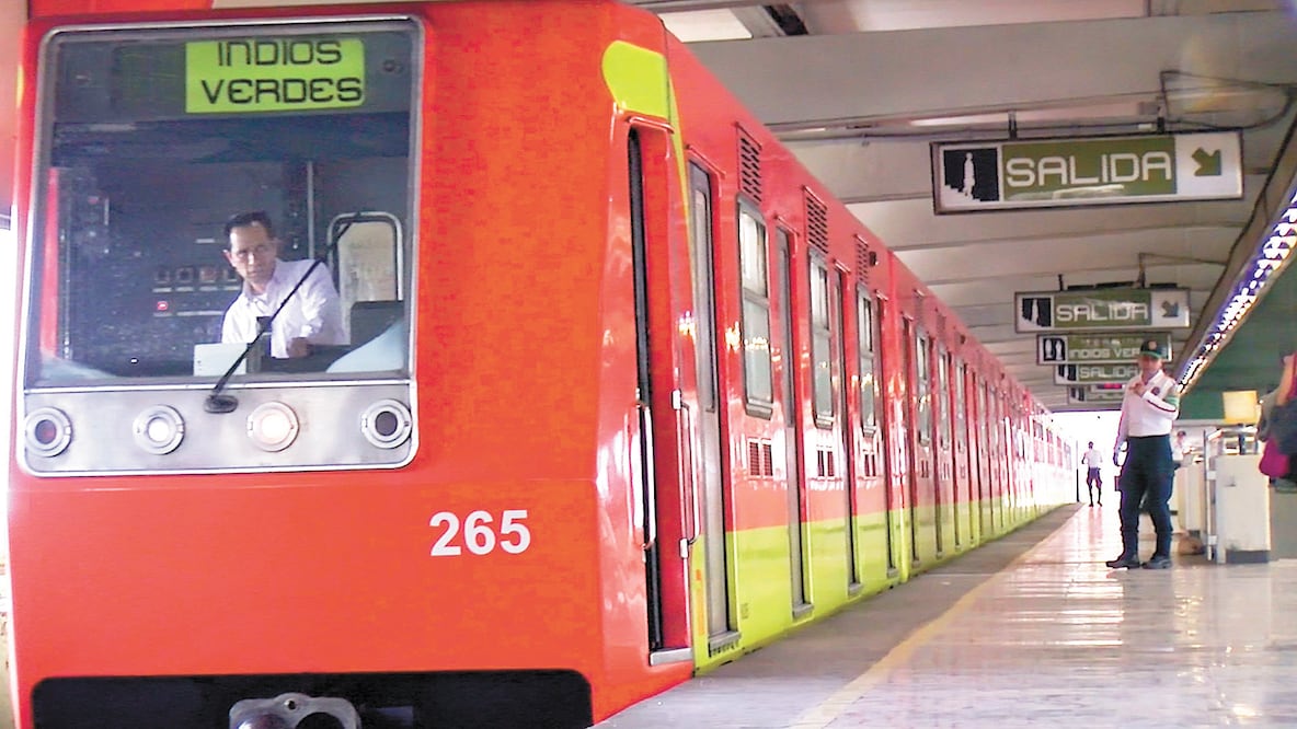 Una mujer de 65 años de edad, cayó a las vías del Metro en la estación Potrero de la Línea 3; fue rescatada con vida. Foto: Archivo