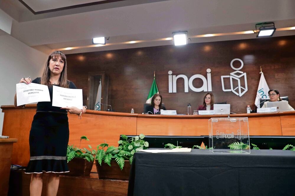 En sesión extraordinaria se eligió al nuevo titular del Inai para el periodo 2023-2026; se registro un pleito de manera previa. Foto: Diego Simón / EL UNIVERSAL