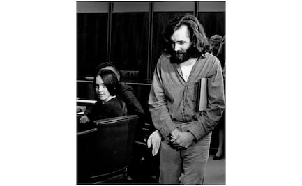 Charles Manson y 10 historias escalofriantes de asesinos seriales disponibles en streaming