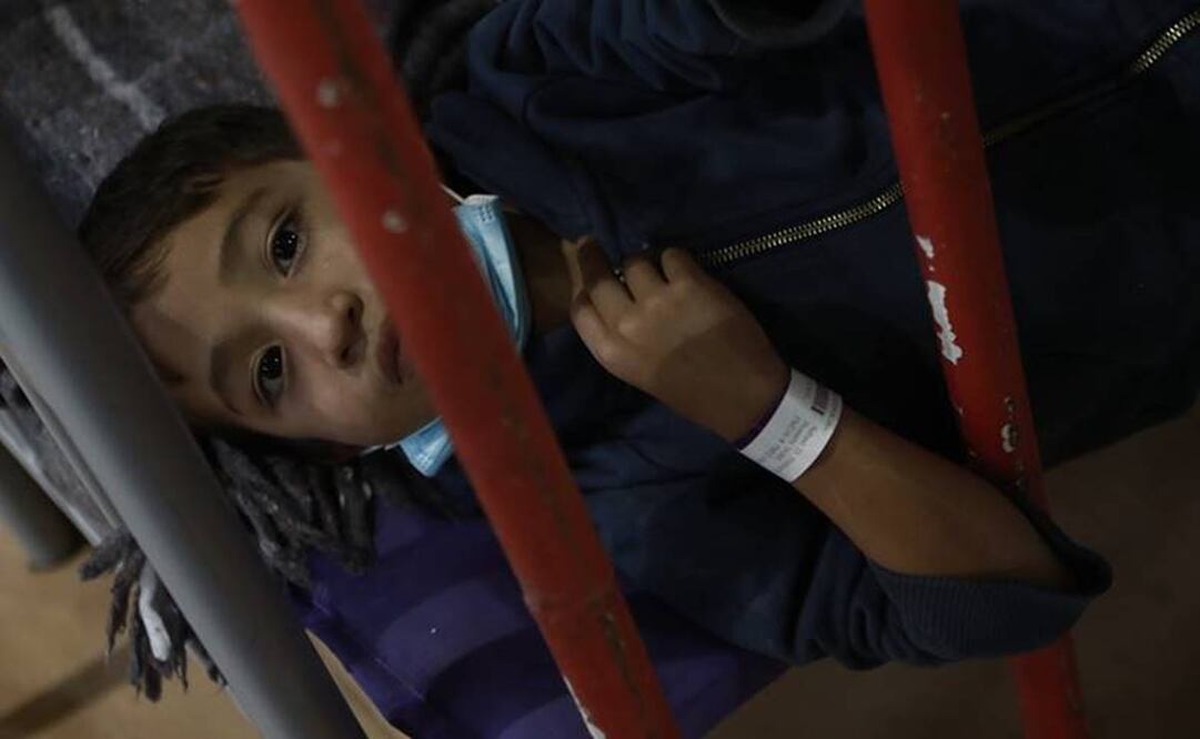 Familias migrantes permanecen en el albergue Kiki Romero, en Ciudad Juárez, a la espera de saber si podrán entrar a Estados Unidos. Fotos: Christian Torres/ El Universal.