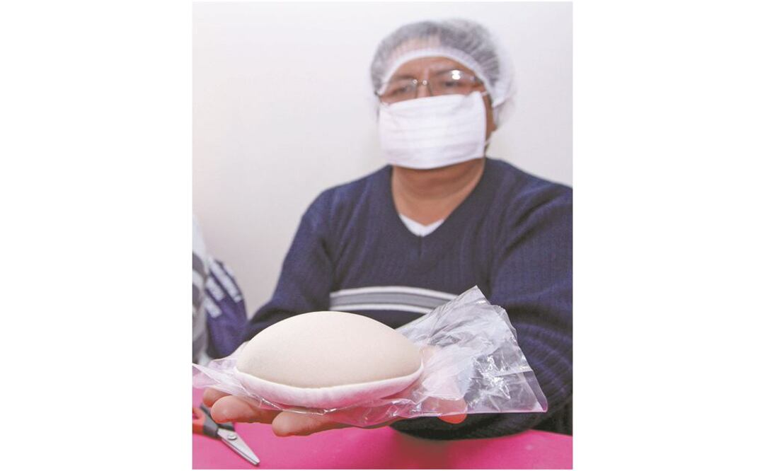 Trabajo manual. El programa de prótesis artesanales del Seguro Social surgió en 2017. ESPECIAL